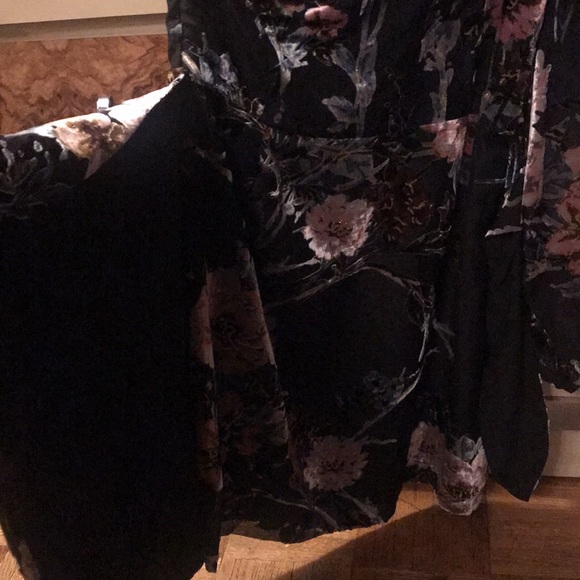 Cute black one sleeve dress - Picture 4 of 5